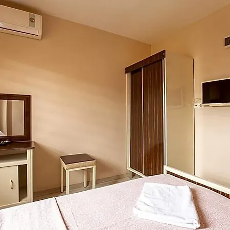 Beyoglu Huzur מלון 2*